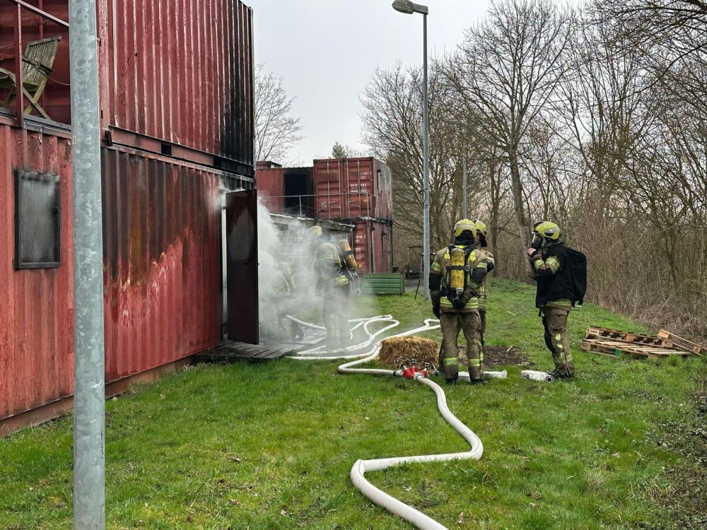 Atemschutz vor Gebäude
