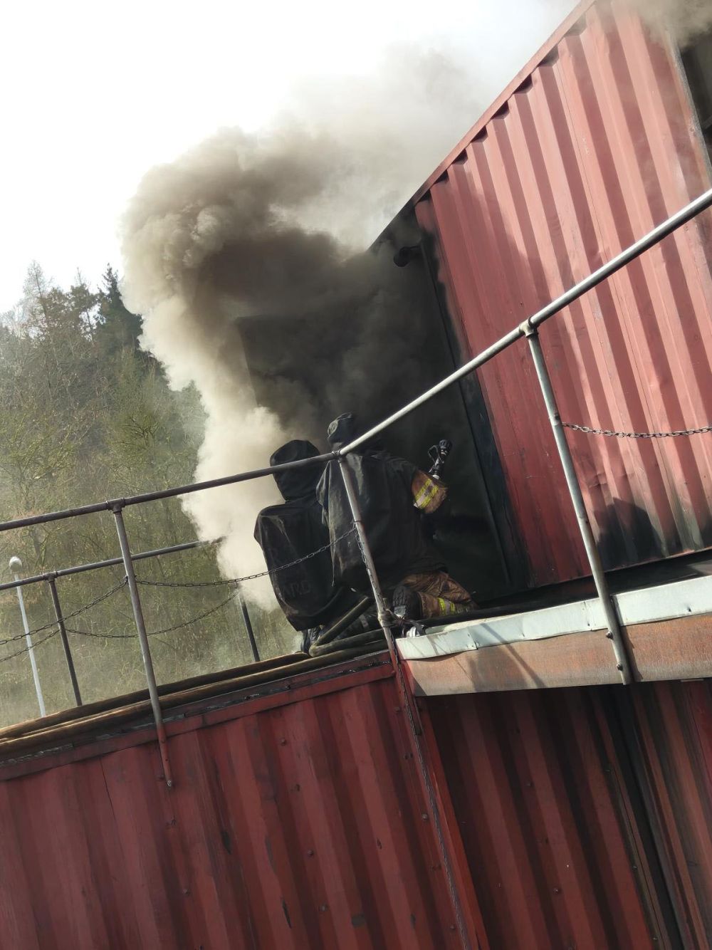 Rauch aus Übungscontainern