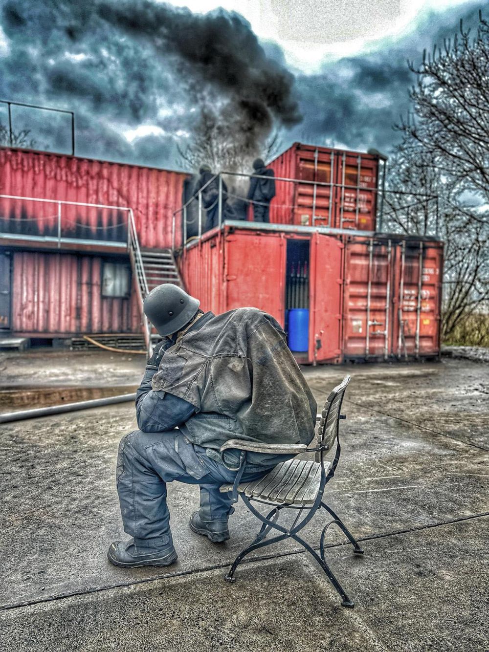 Container mit schwarzem Rauch